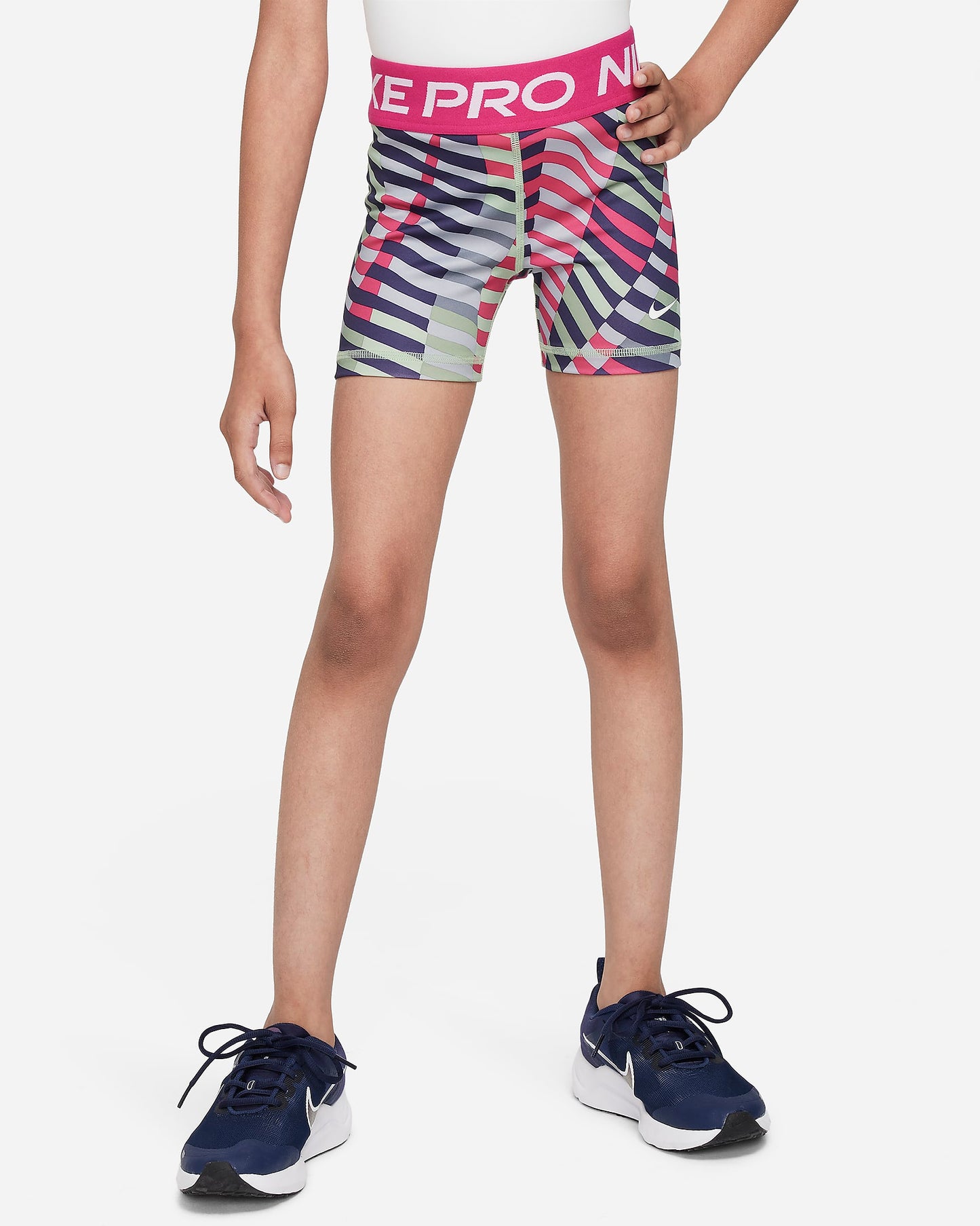 Nike Dri-FIT Older Girls' 7.5cm Training Shorts | Fireberry