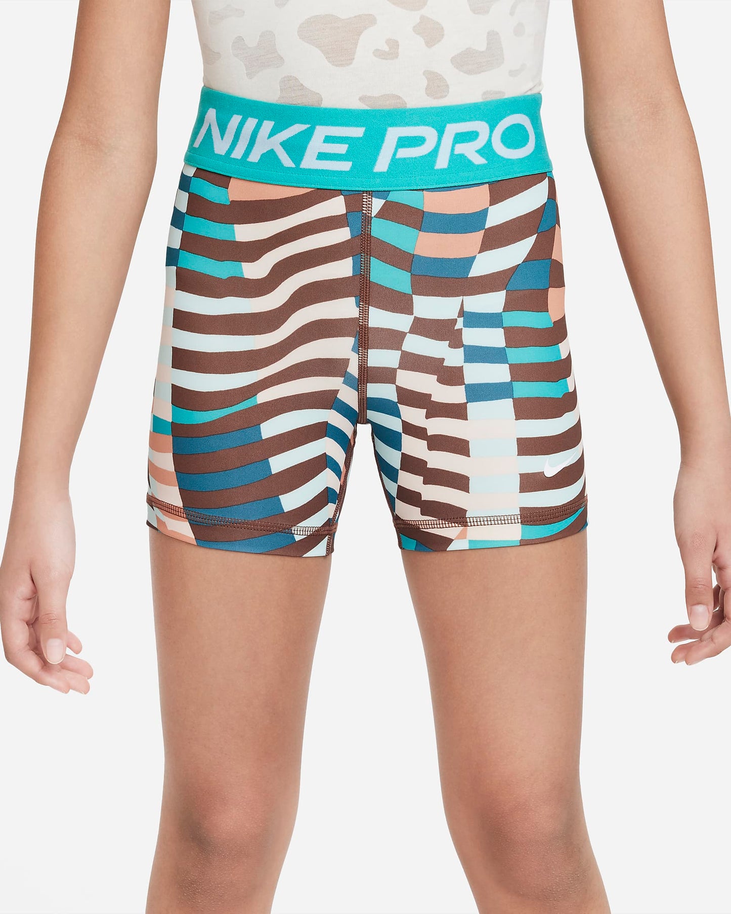 Nike Dri-FIT Older Girls' 7.5cm Training Shorts | Jade Ice