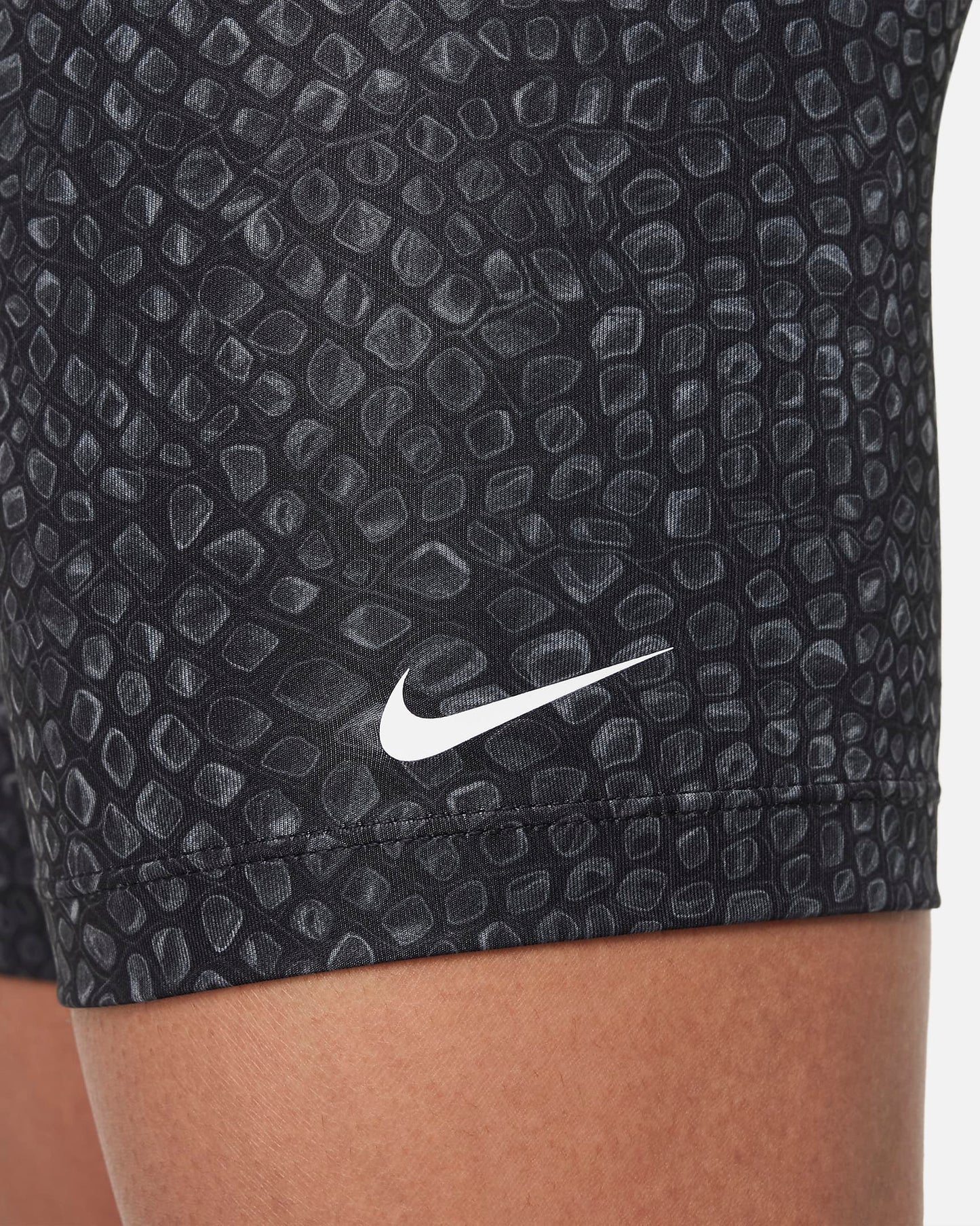 Nike Dri-FIT One Older Girls' Training Biker Shorts | Black