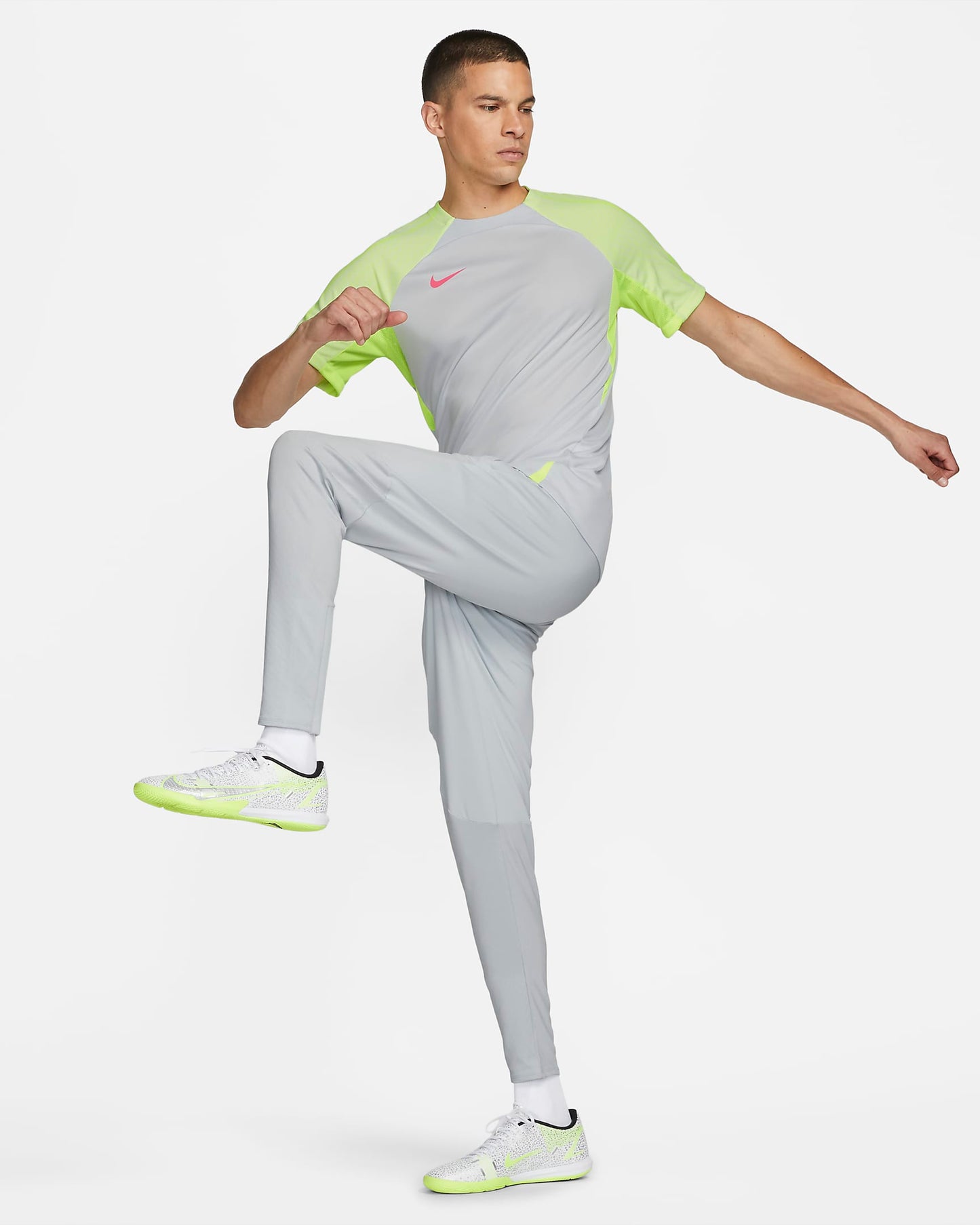 Nike Dri-FIT Strike | Pure Platinum