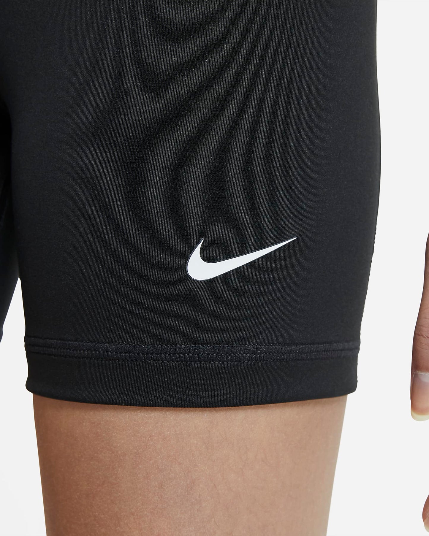 Nike Pro Older Girls' 10cm Shorts | Black