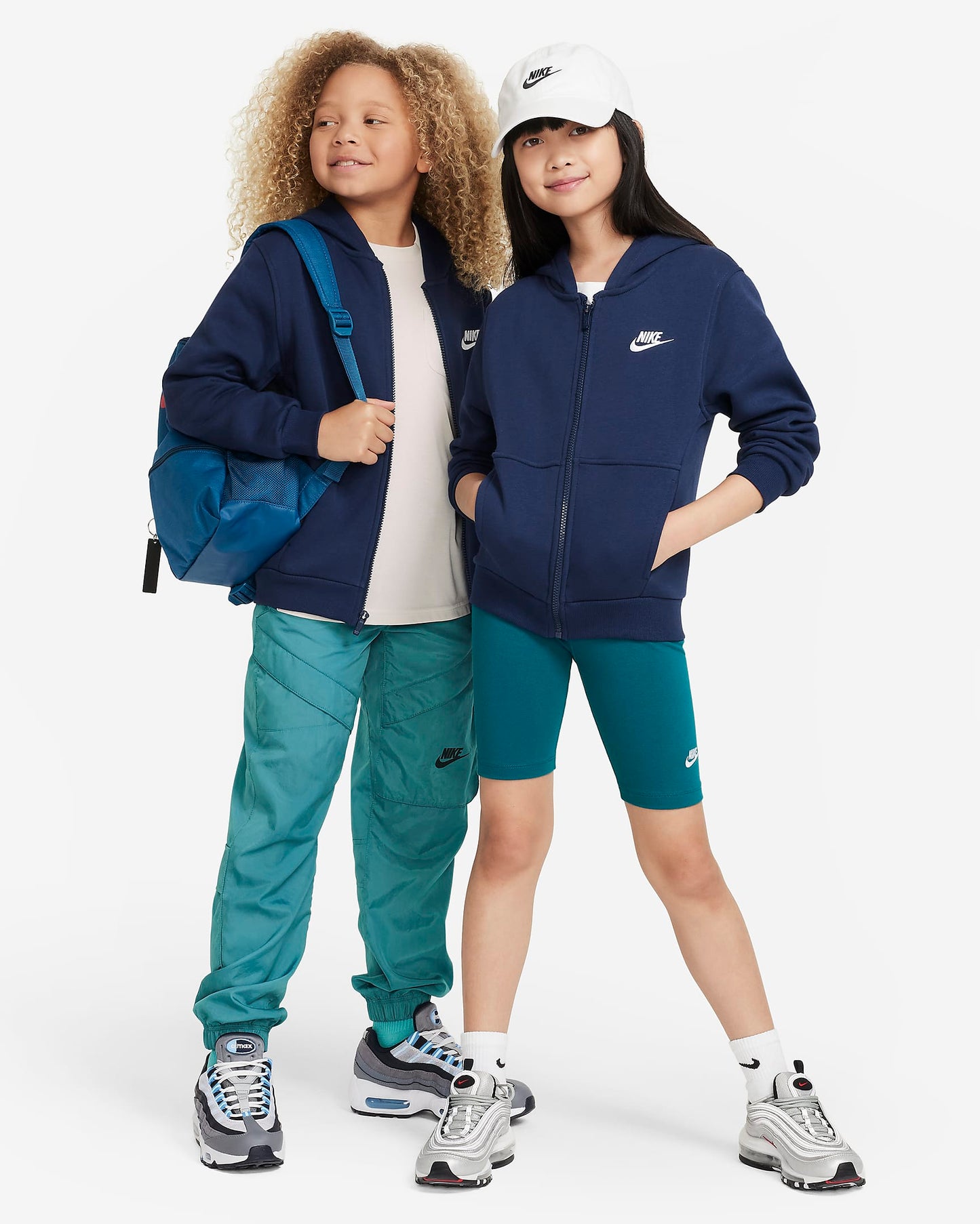 Nike Sportswear Club Fleece Older Kids' Full-Zip Hoodie | Midnight Navy