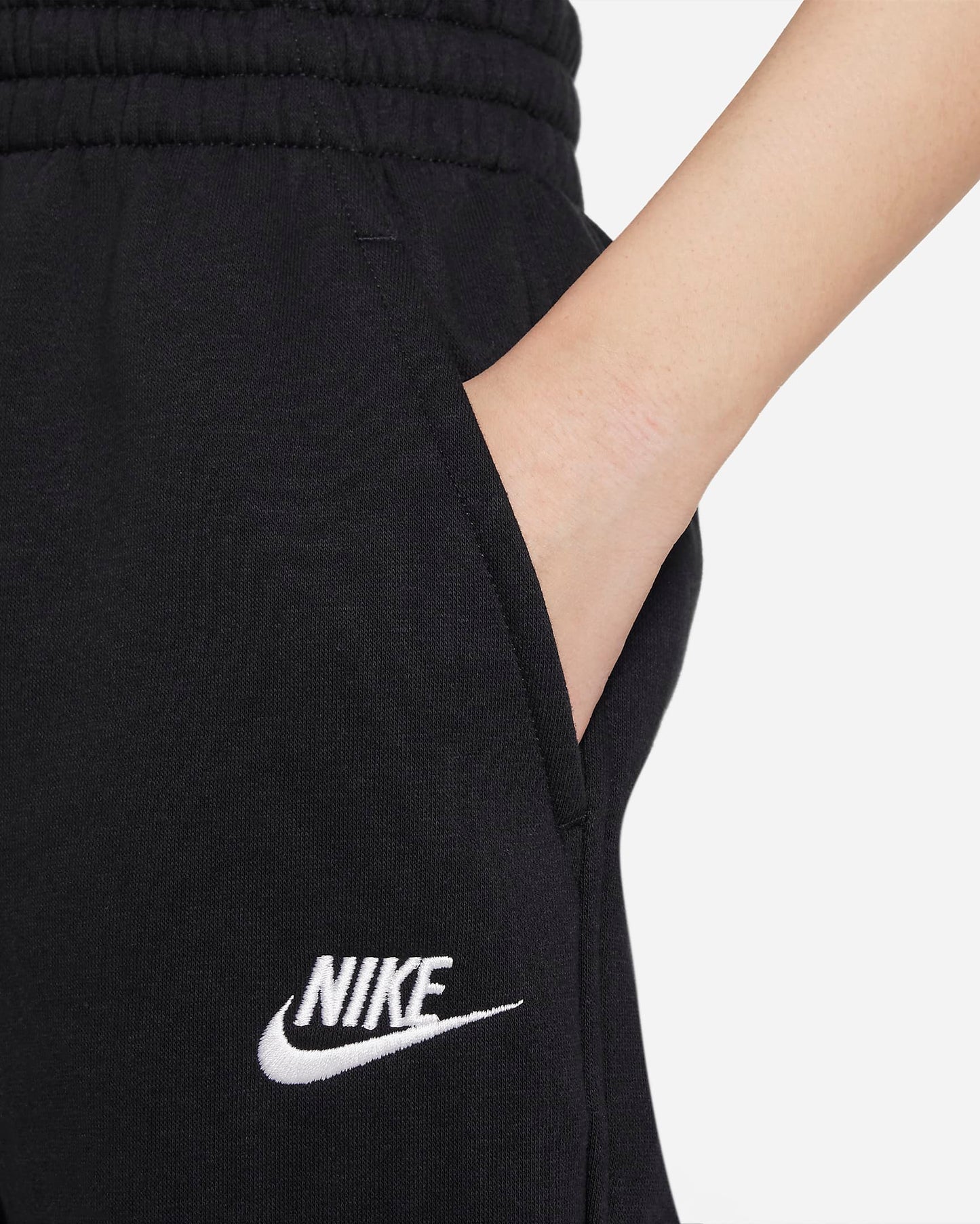 Nike Sportswear Club Fleece Older Girls' Loose Trousers | Black