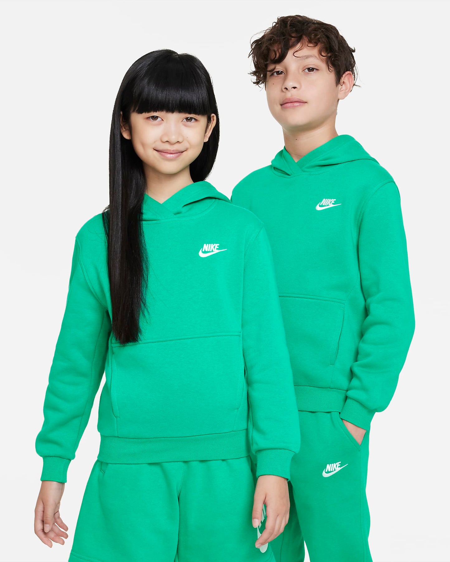 Nike Sportswear Club Fleece Older Kids' Pullover Hoodie | Stadium Green