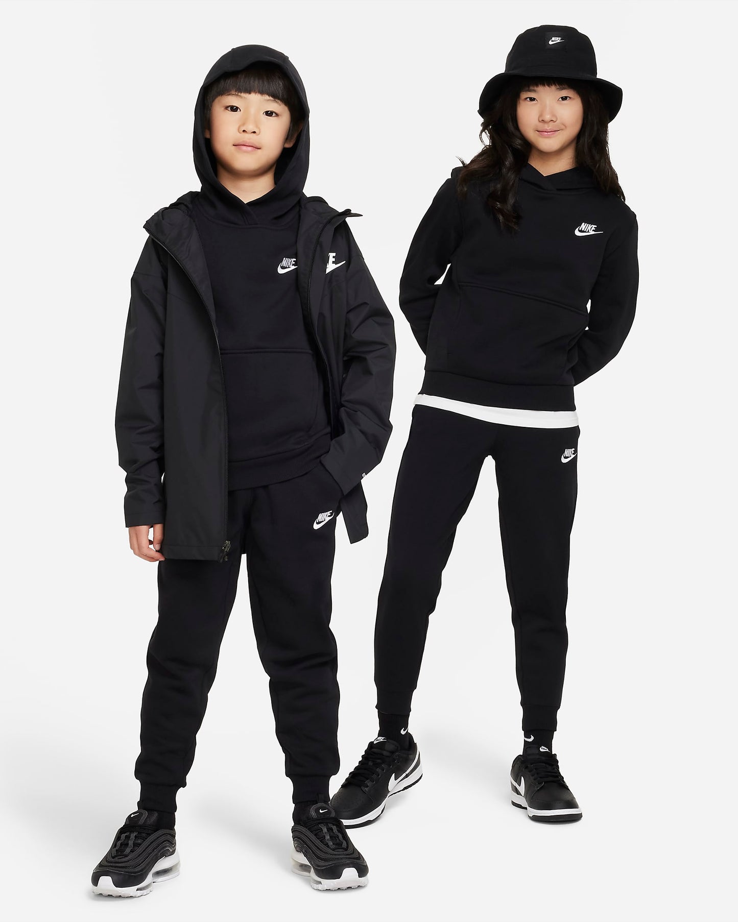 Nike Sportswear Club Fleece Older Kids' Pullover Hoodie | Black