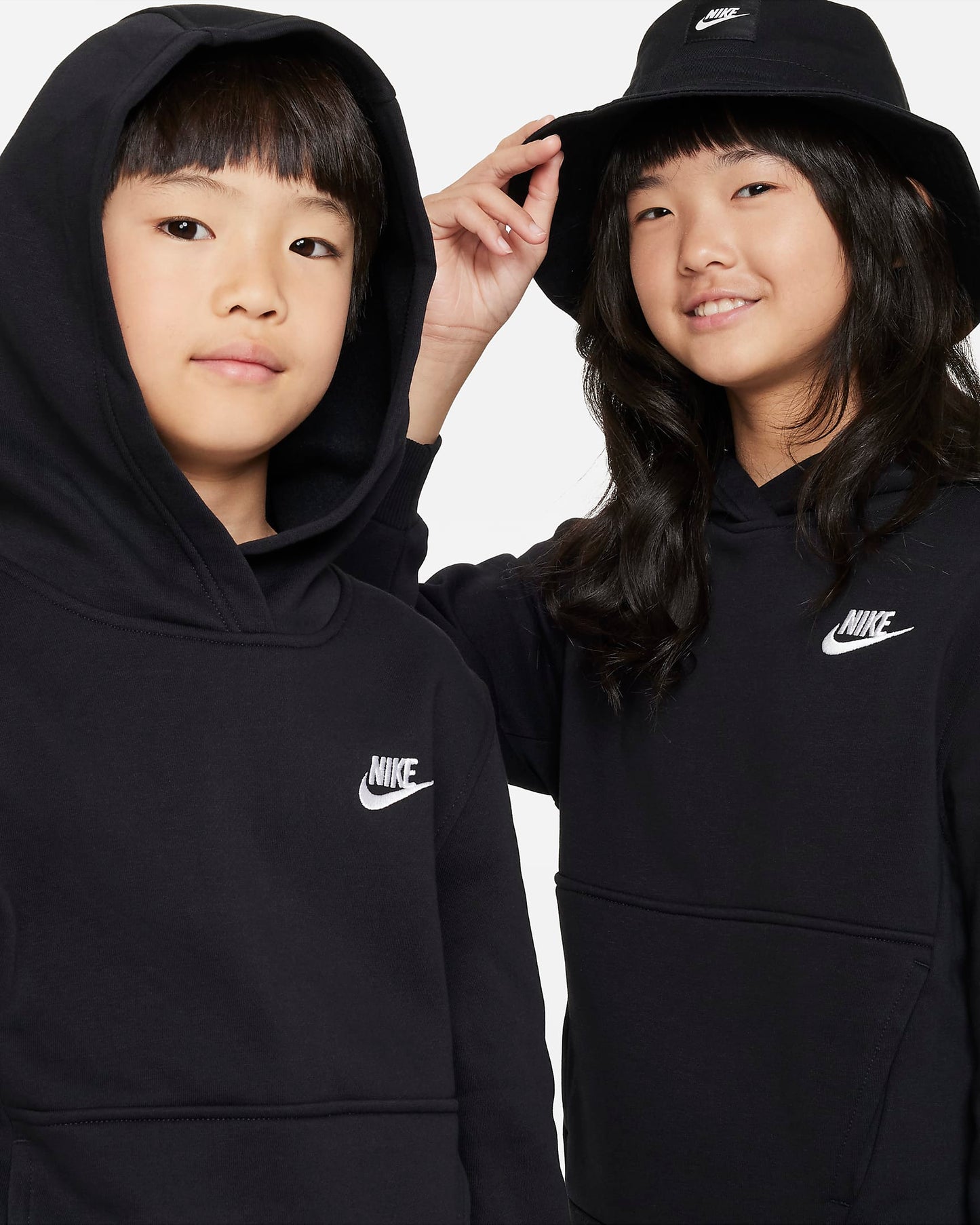 Nike Sportswear Club Fleece Older Kids' Pullover Hoodie | Black