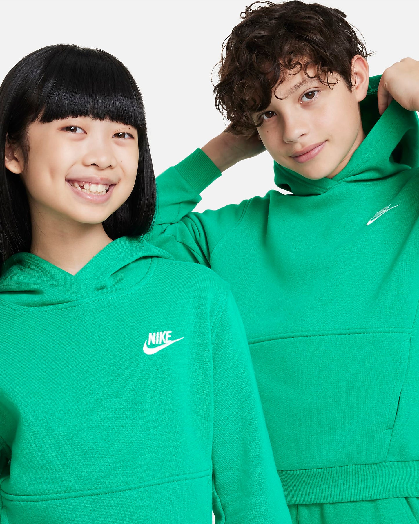 Nike Sportswear Club Fleece Older Kids' Pullover Hoodie | Stadium Green