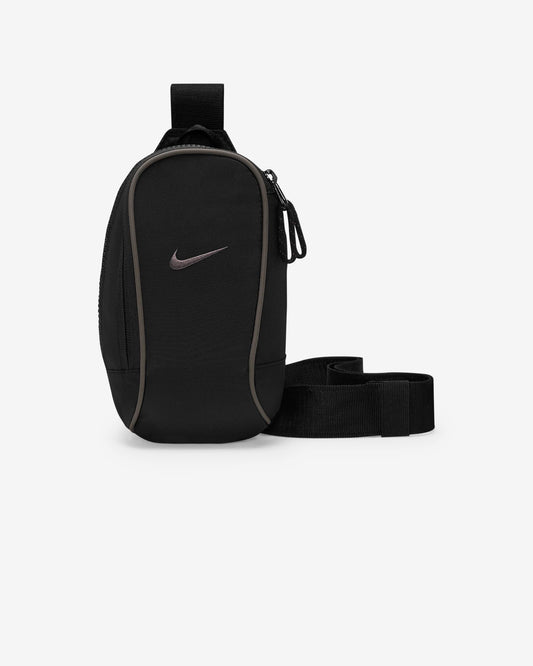 Nike Sportswear Essentials | Black