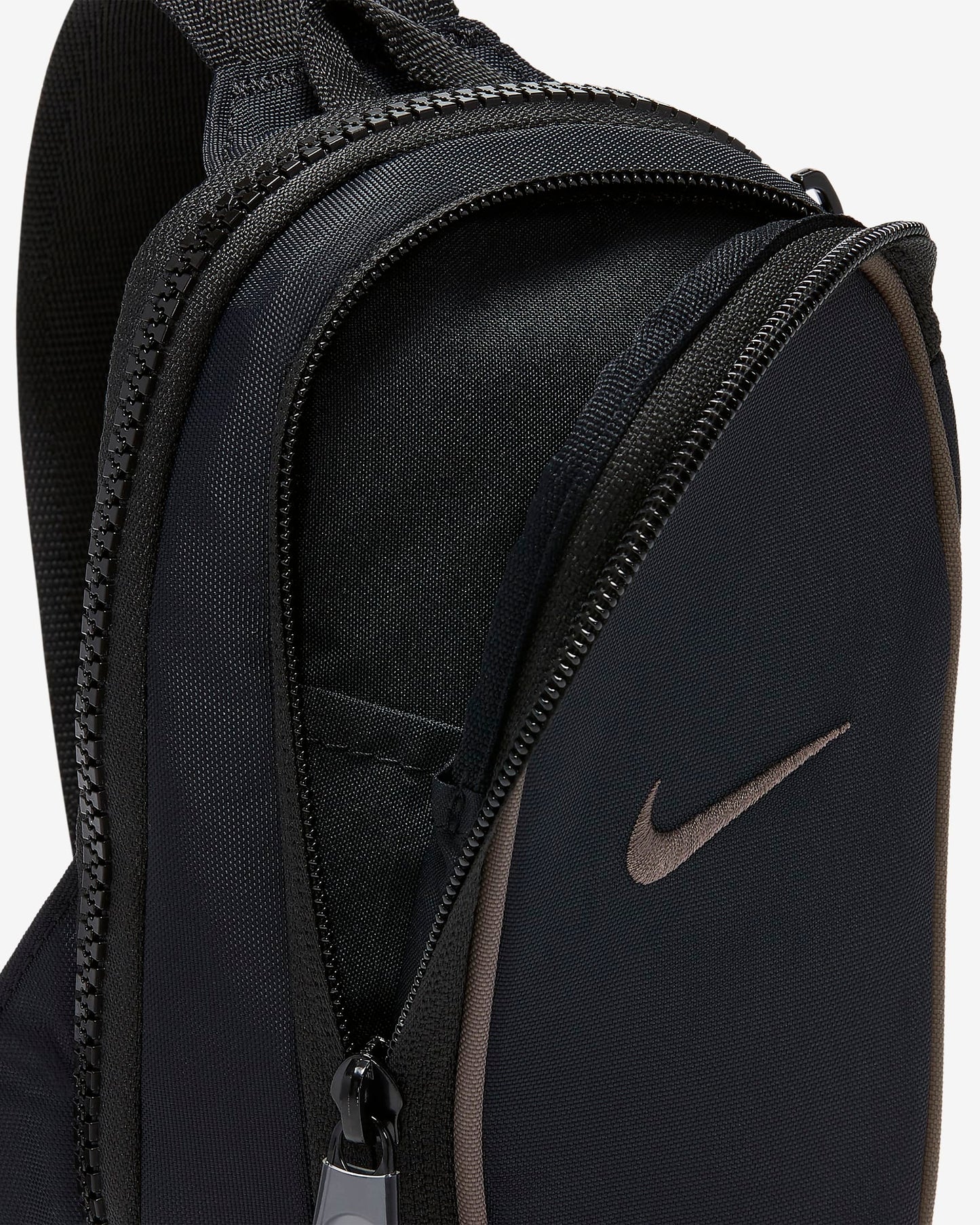 Nike Sportswear Essentials | Black