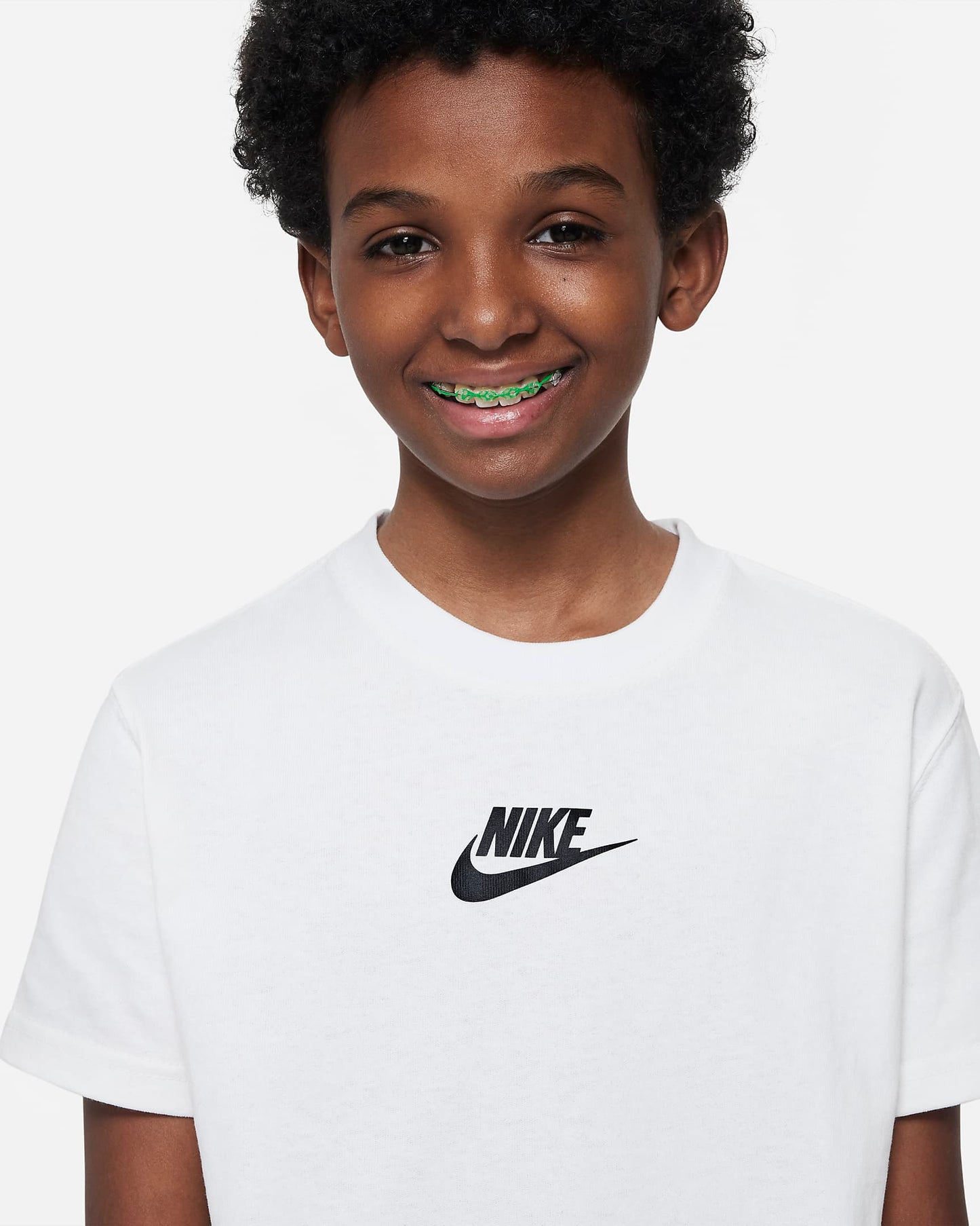 Nike Sportswear Premium Essentials Older Kids' T-Shirt | White