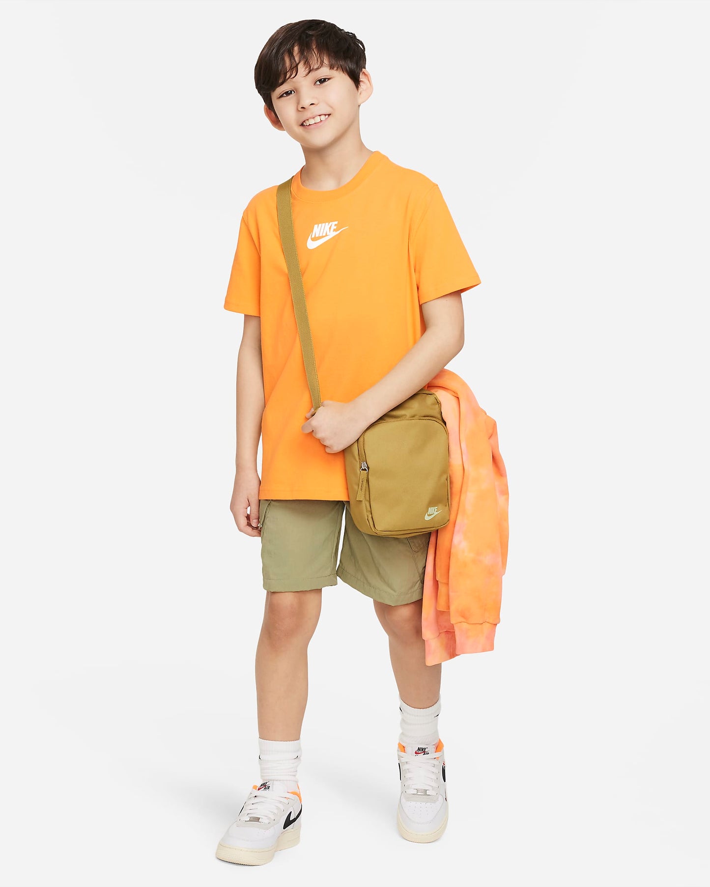 Nike Sportswear Premium Essentials Older Kids' T-Shirt | Vivid Orange