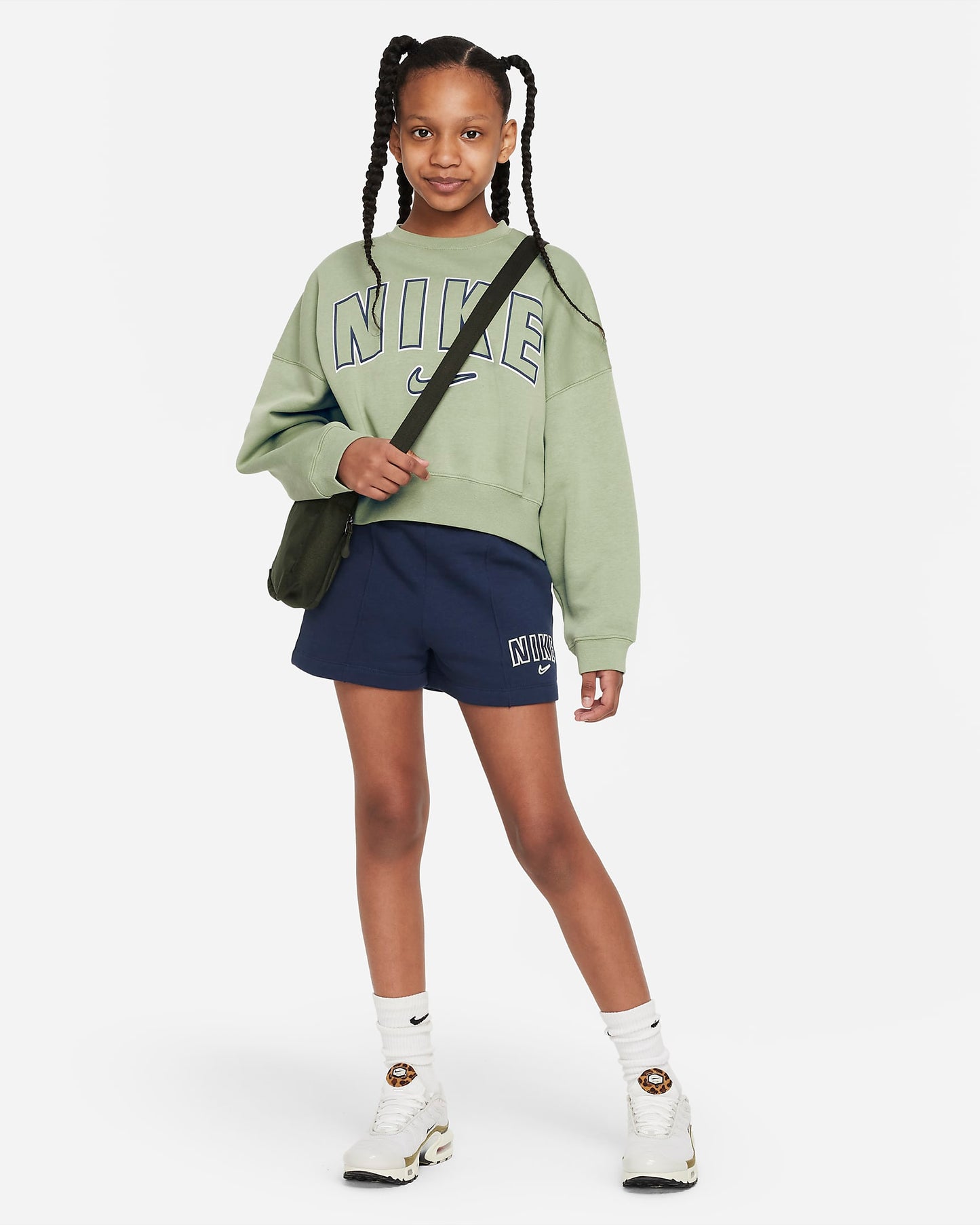 Nike Sportswear Older Girls' Fleece Crew-Neck Sweatshirt | Oil Green