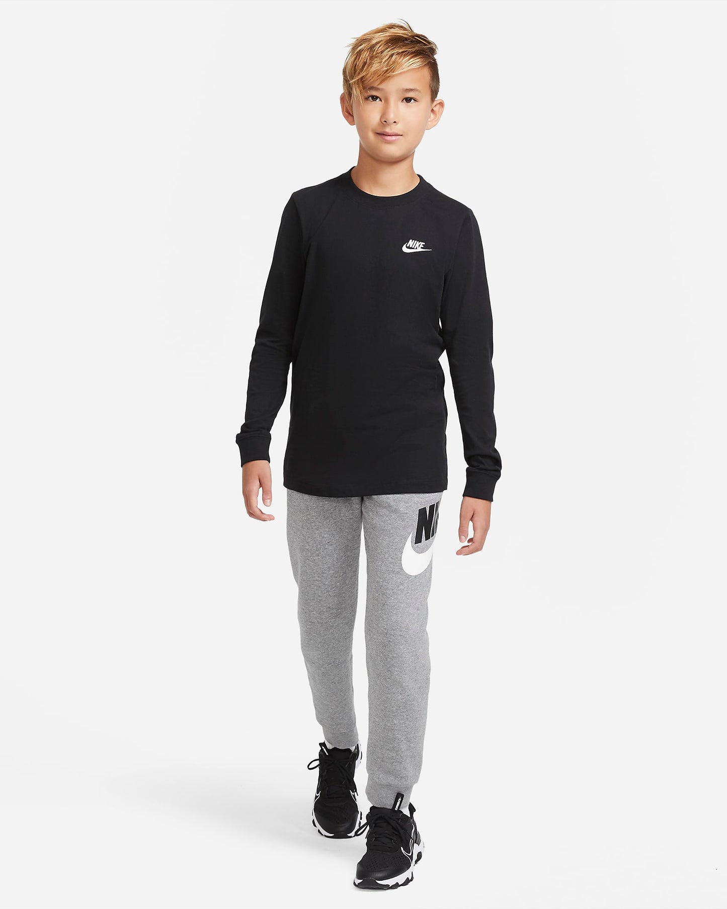 Nike Sportswear Older Kids' (Boys') Long-Sleeve T-Shirt | Black