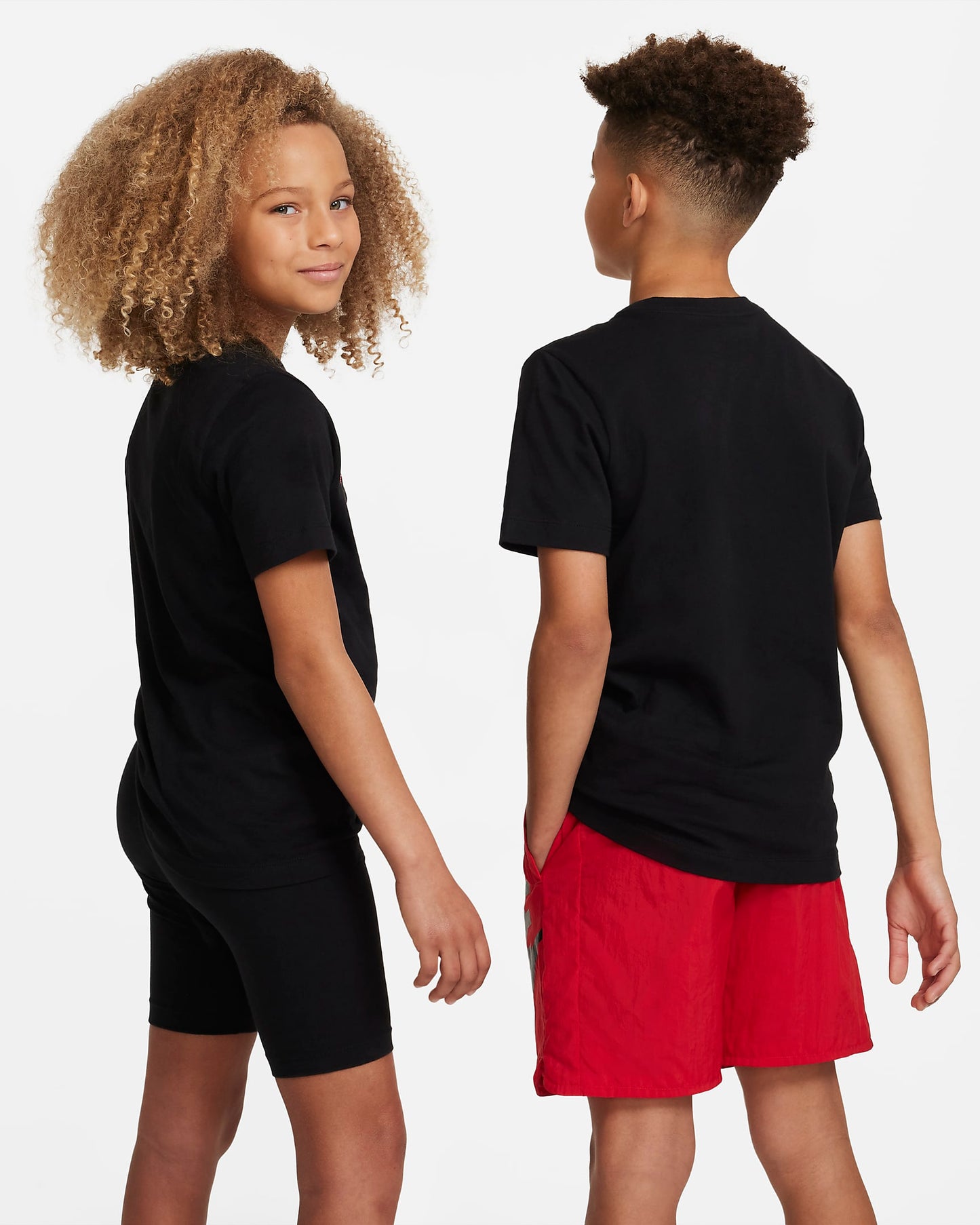 Nike Sportswear Older Kids' T-Shirt Graphic | Black