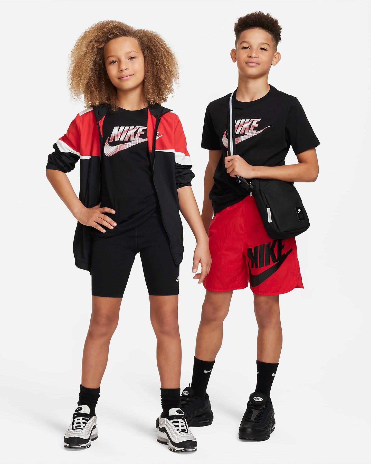 Nike Sportswear Older Kids' T-Shirt Graphic | Black