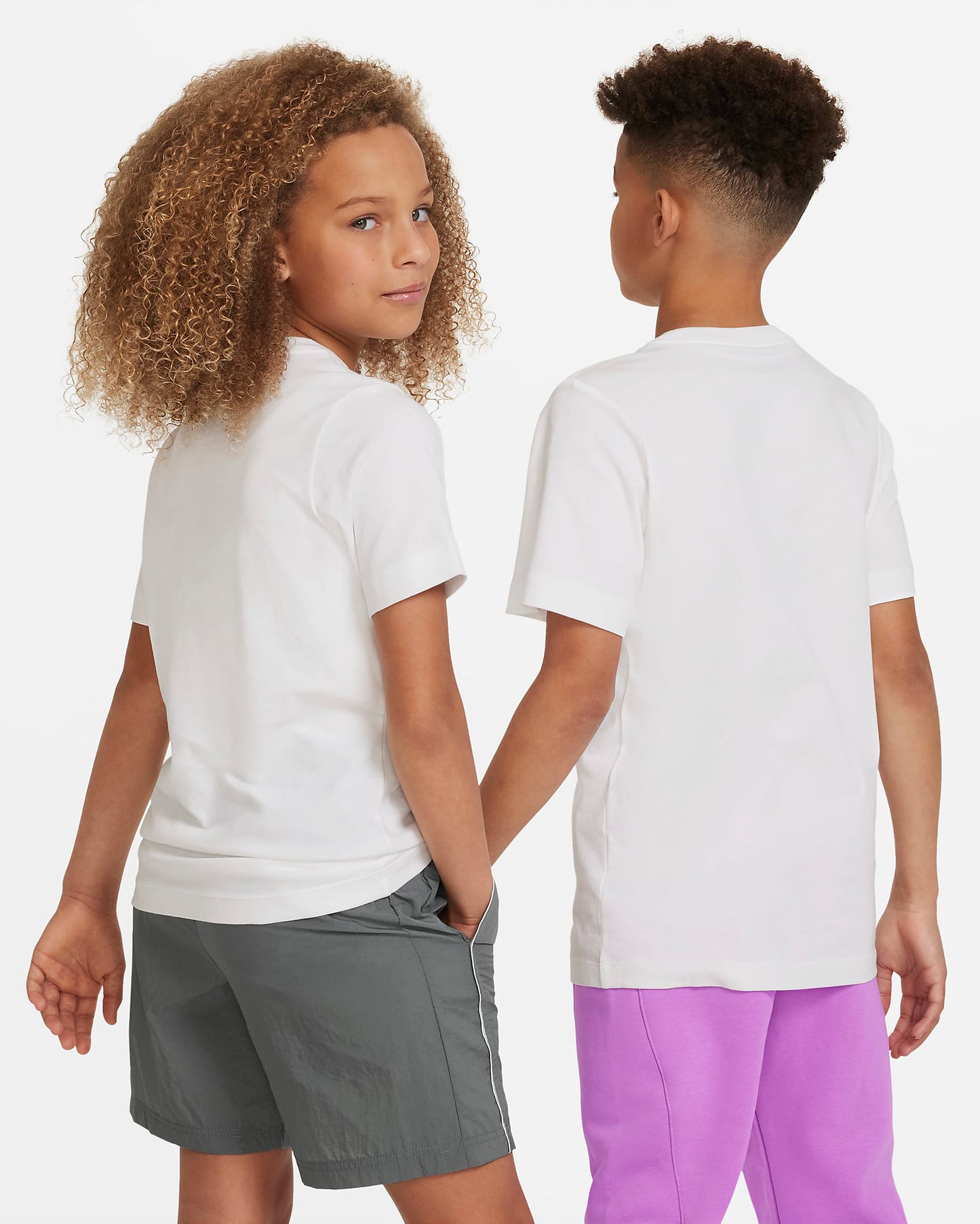 Nike Sportswear Older Kids' T-Shirt Graphic | White