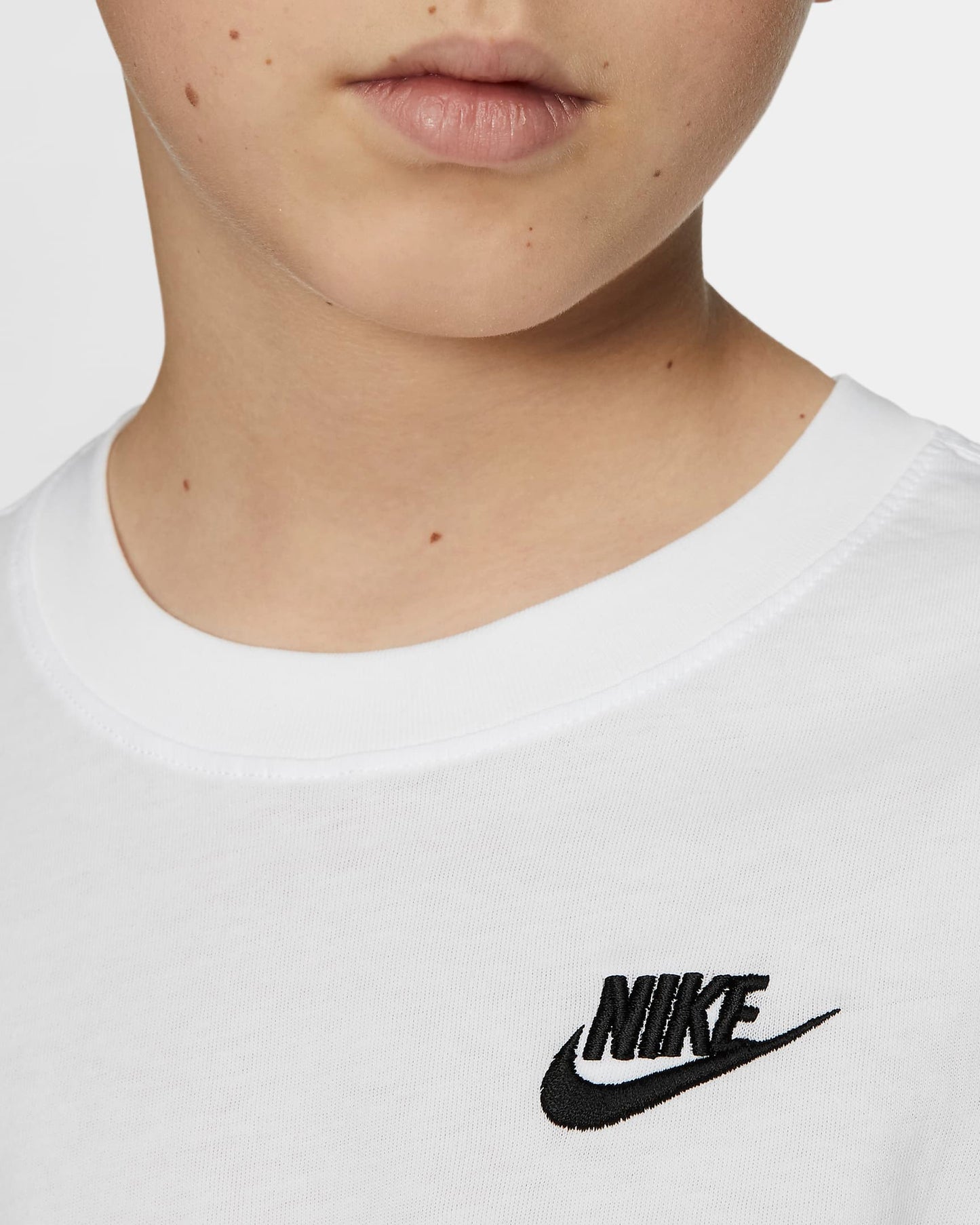 Nike Sportswear Older Kids' T-Shirt | White