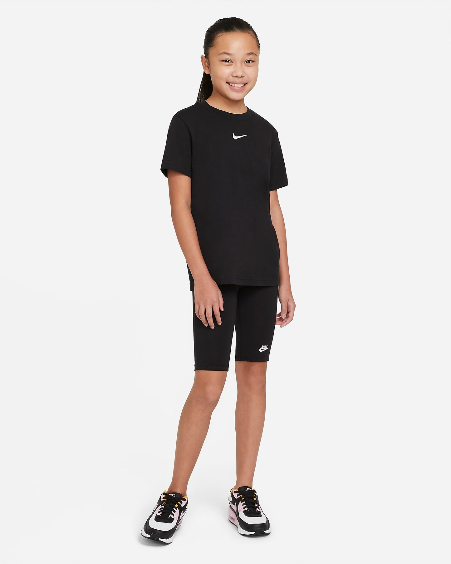 Nike Sportswear Older Kids' (Girls') T-Shirt | Black