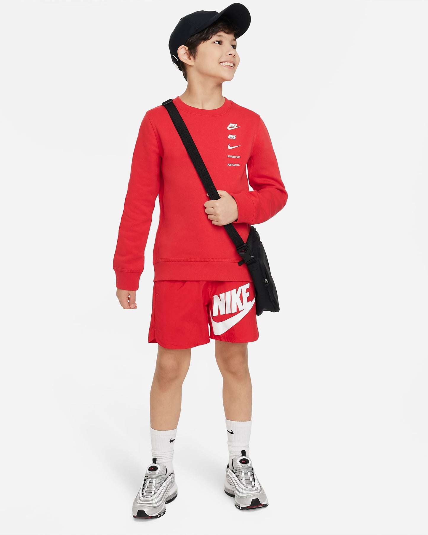 Nike Sportswear Standard Issue Older Boys' Crew-neck Sweatshirt | University Red