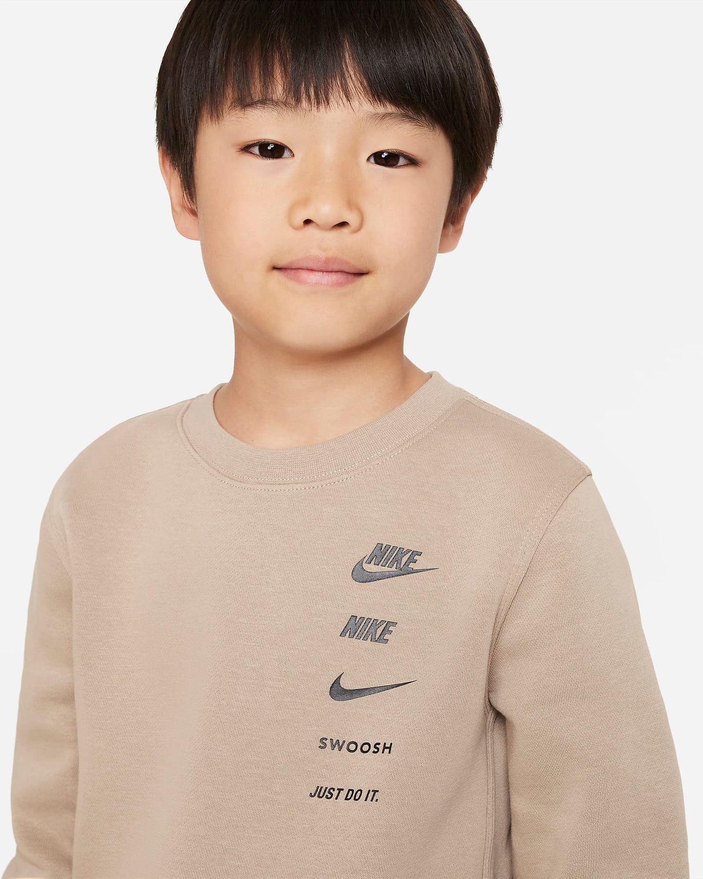 Nike Sportswear Standard Issue Older Boys' Crew-neck Sweatshirt | Khaki