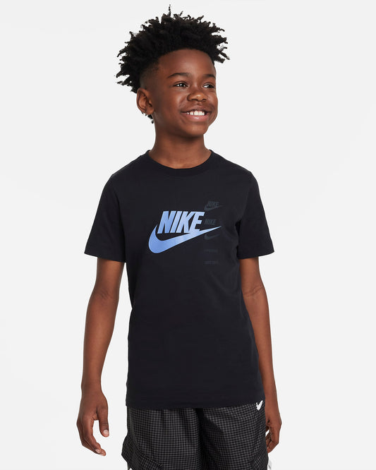 Nike Sportswear Standard Issue Older Kids' (Boys') T-Shirt | Black