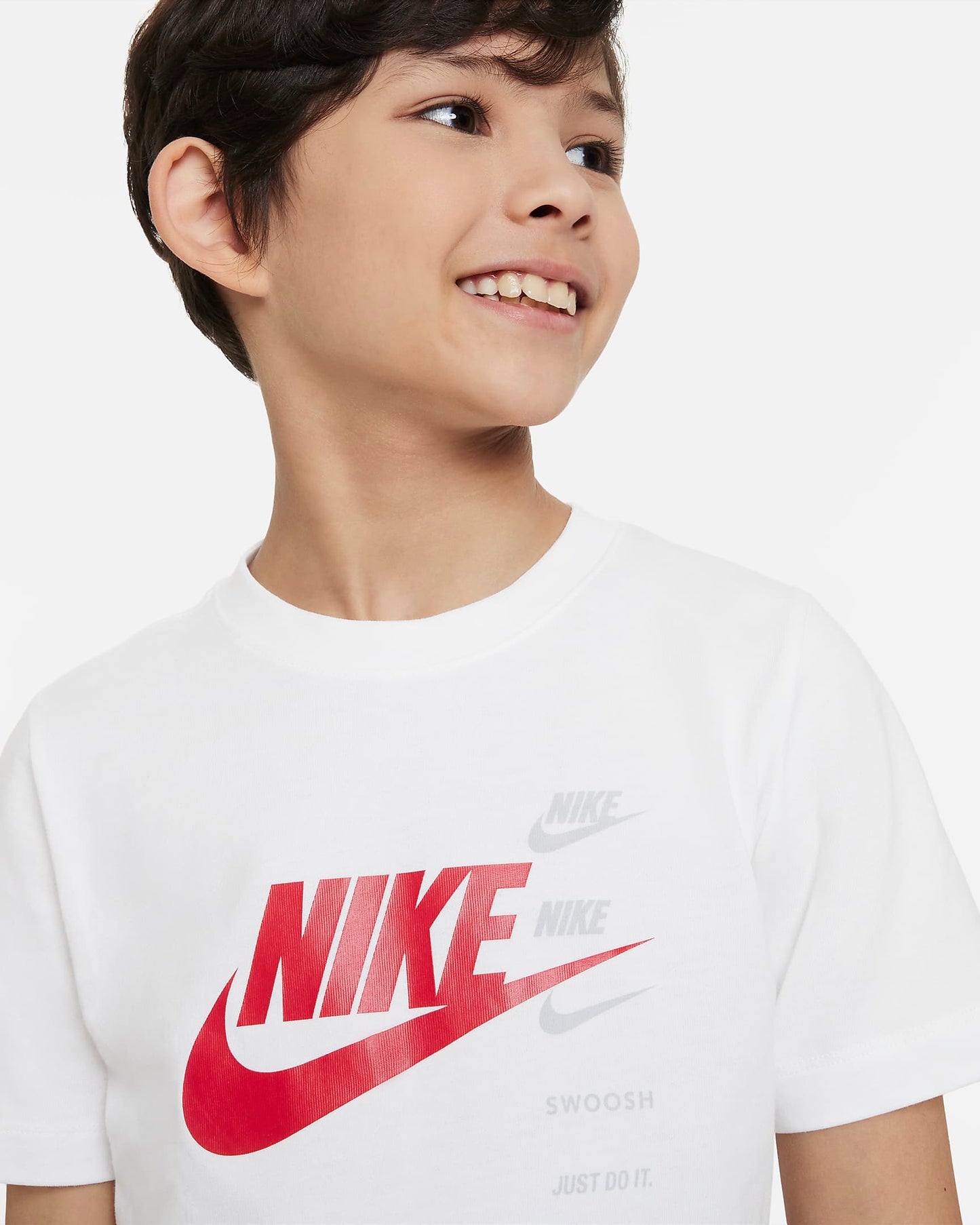 Nike Sportswear Standard Issue Older Kids' (Boys') T-Shirt | White