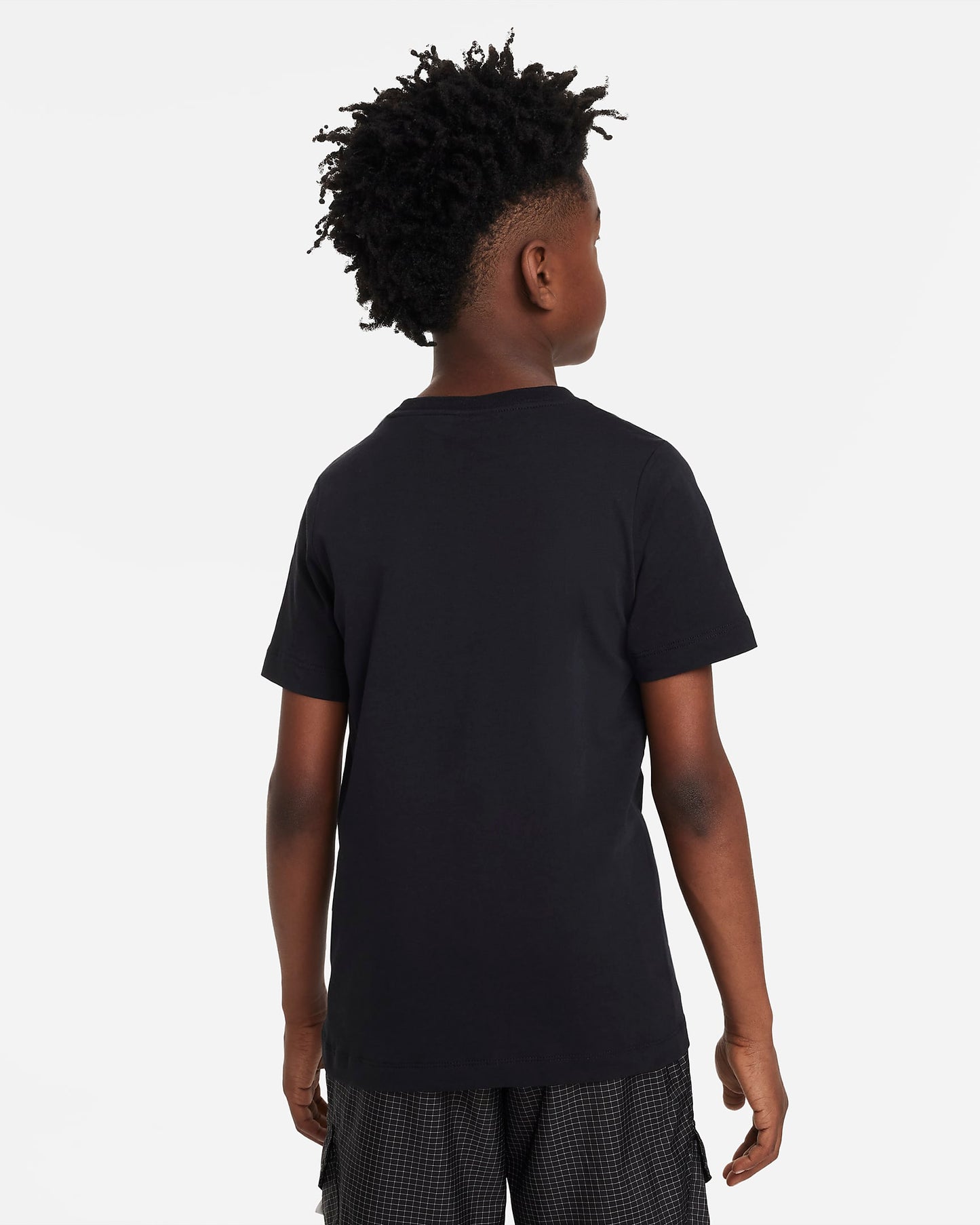 Nike Sportswear Standard Issue Older Kids' (Boys') T-Shirt | Black