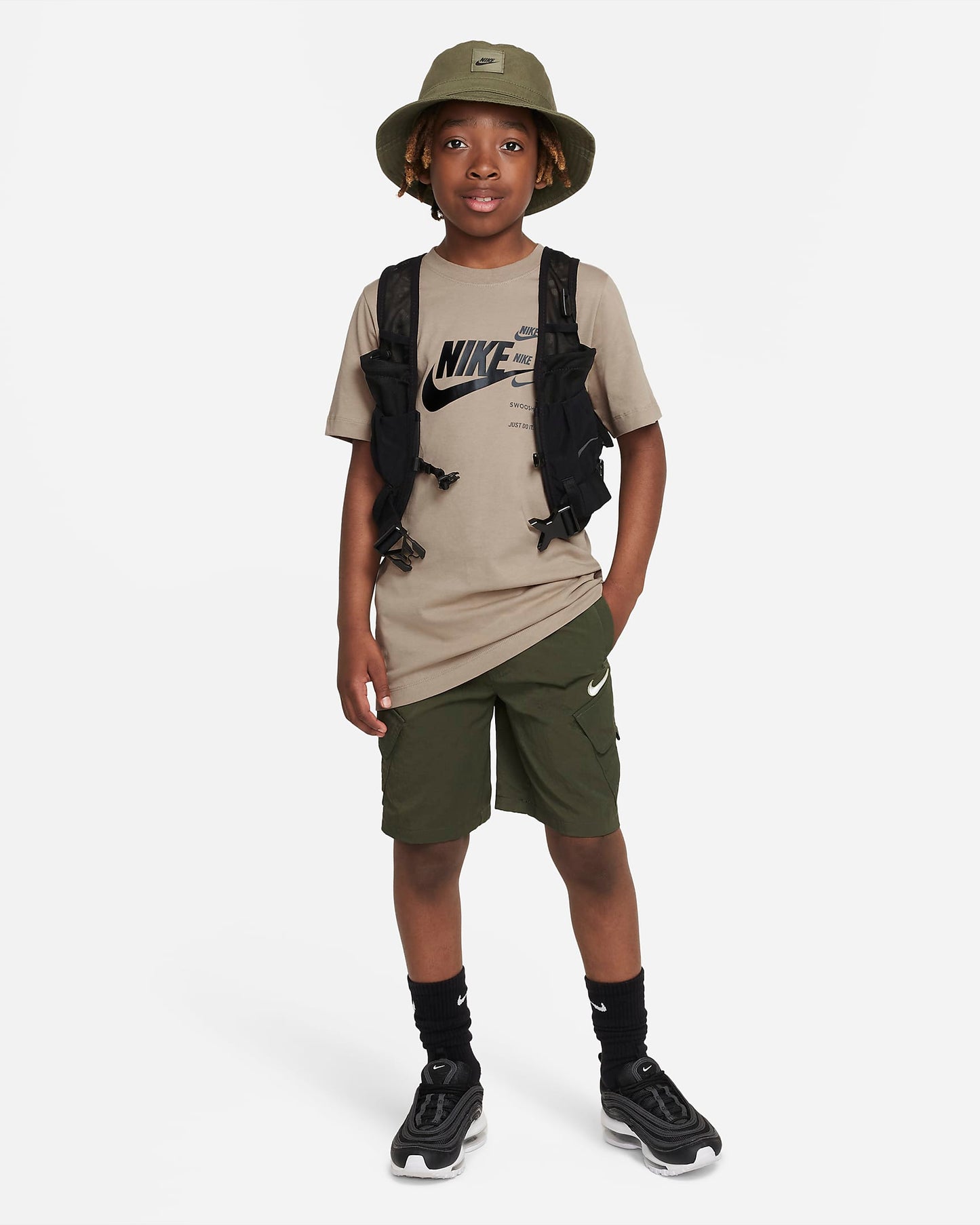 Nike Sportswear Standard Issue Older Kids' (Boys') T-Shirt | Khaki