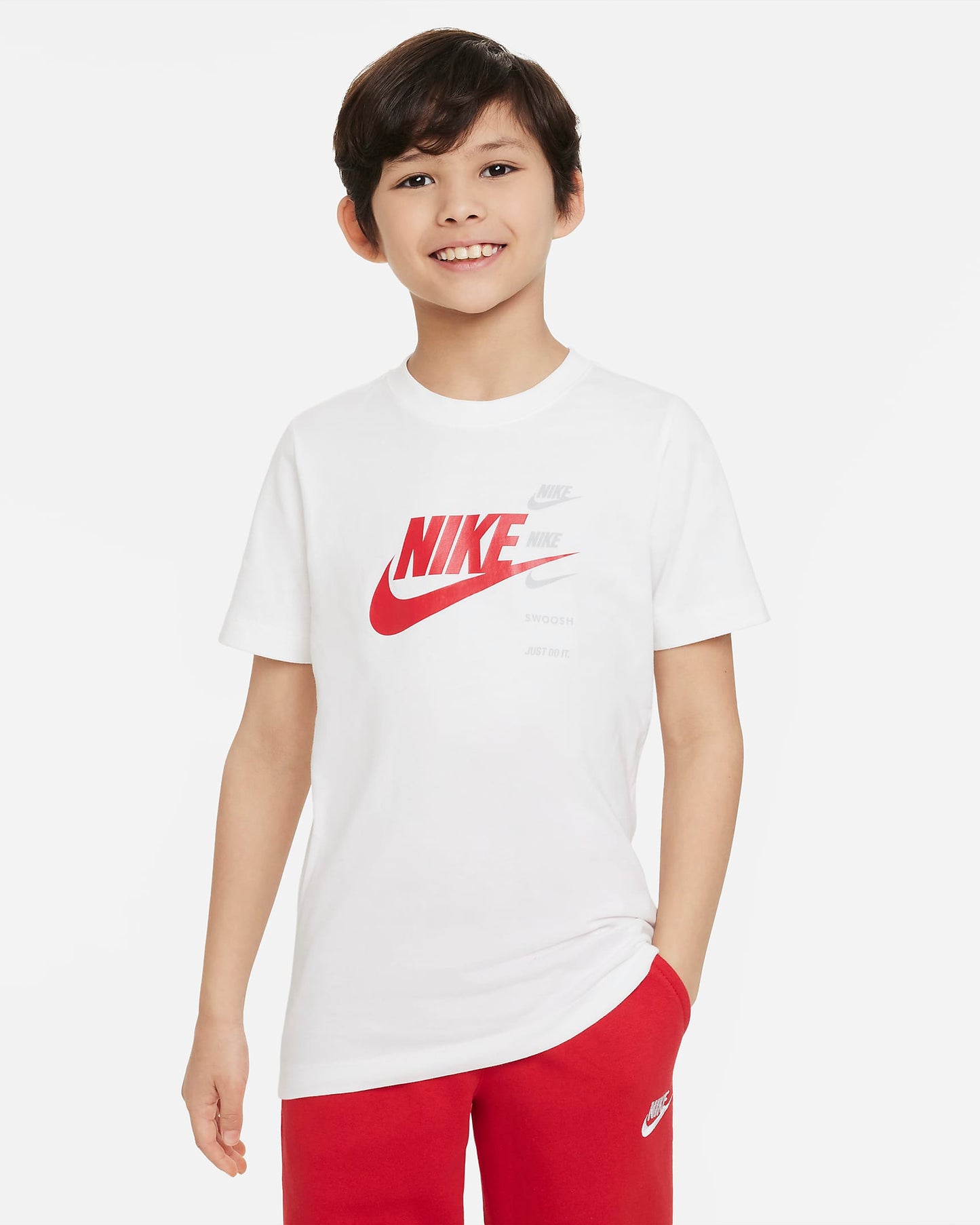 Nike Sportswear Standard Issue Older Kids' (Boys') T-Shirt | White