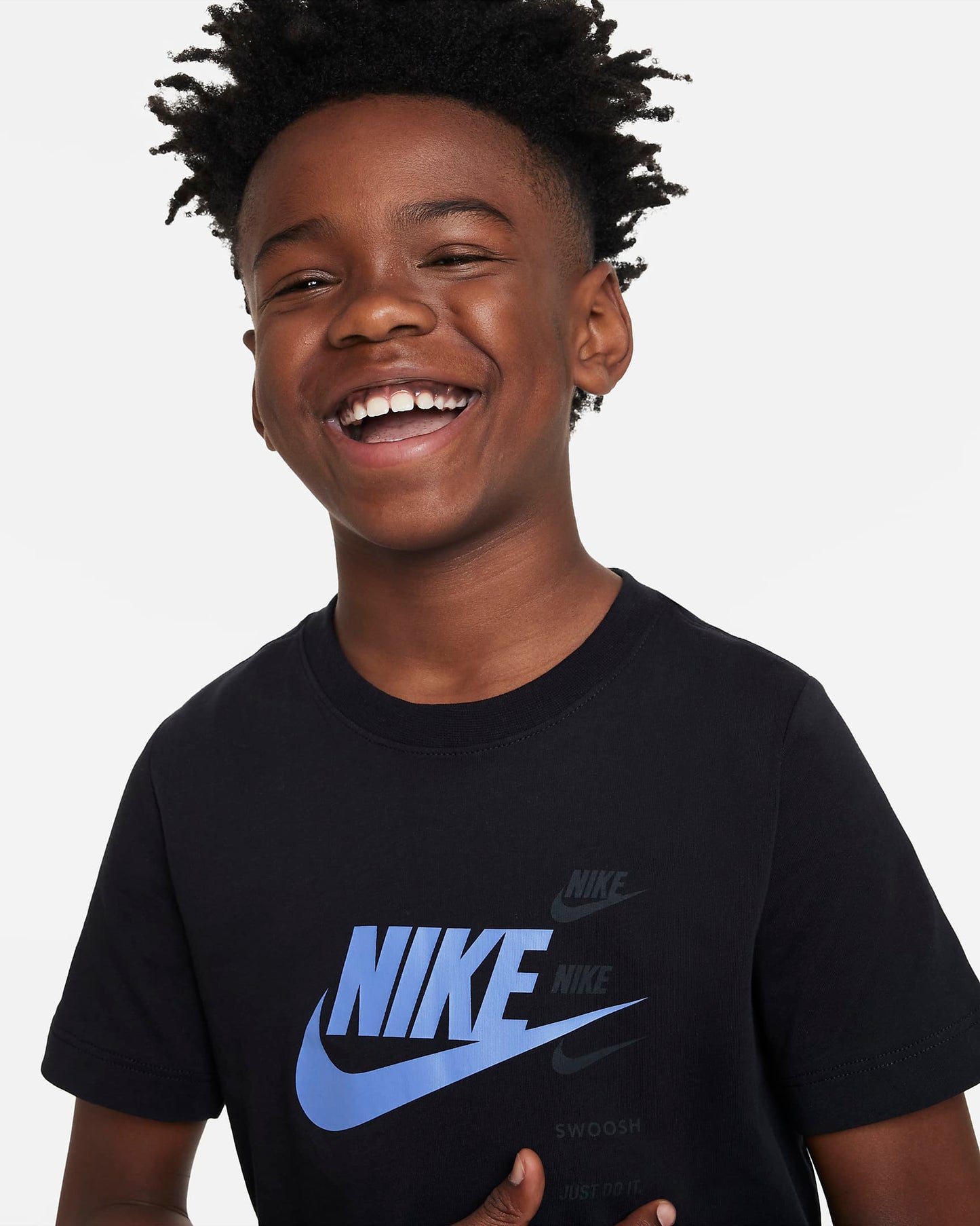 Nike Sportswear Standard Issue Older Kids' (Boys') T-Shirt | Black