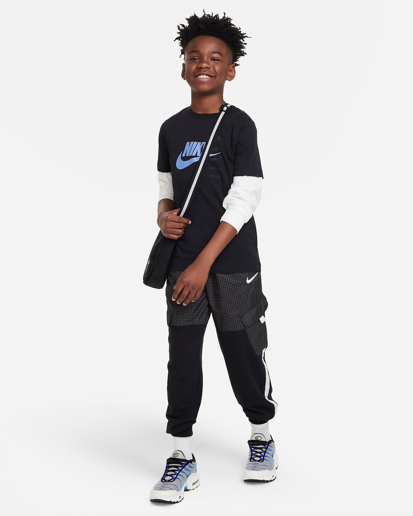 Nike Sportswear Standard Issue Older Kids' (Boys') T-Shirt | Black