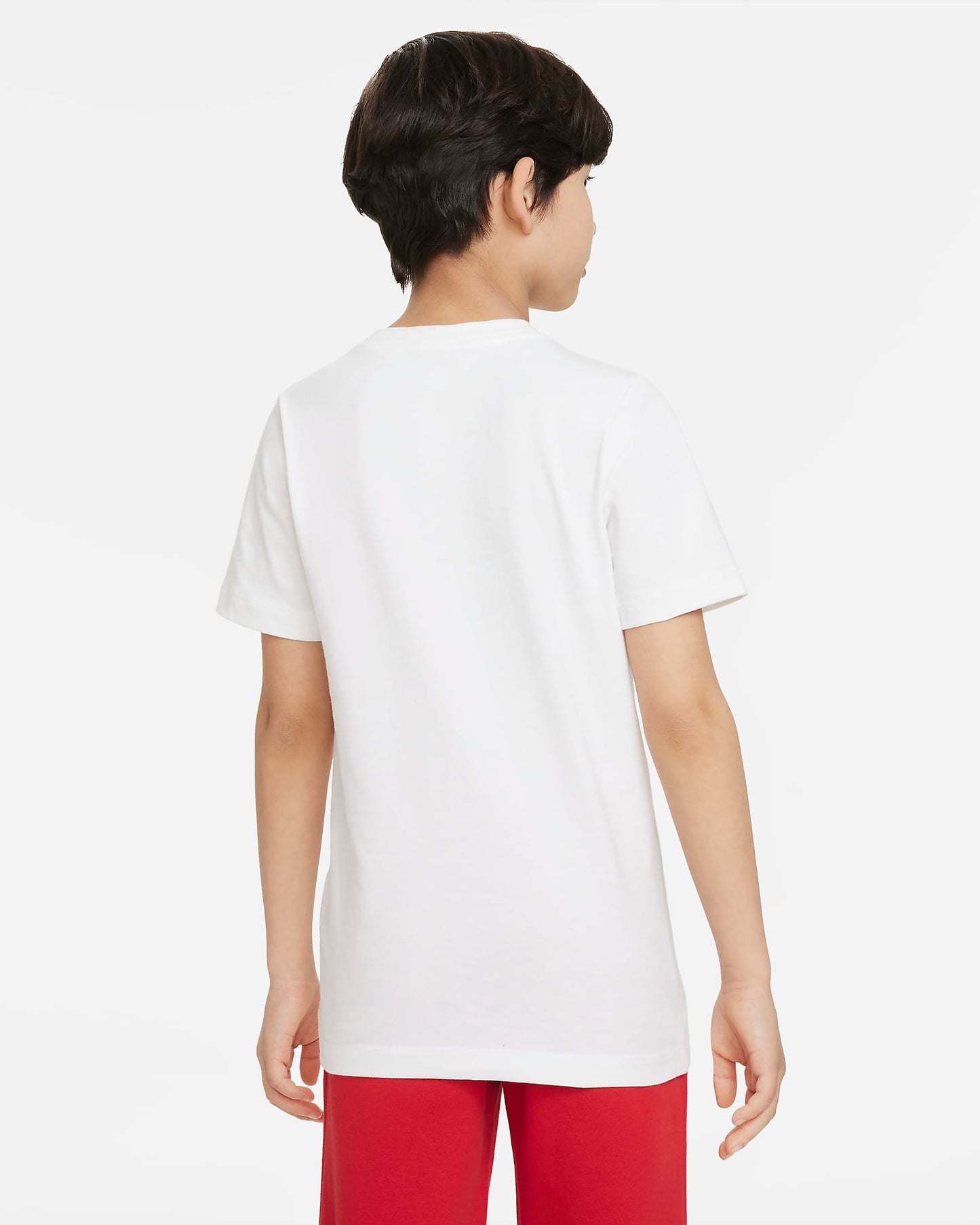 Nike Sportswear Standard Issue Older Kids' (Boys') T-Shirt | White