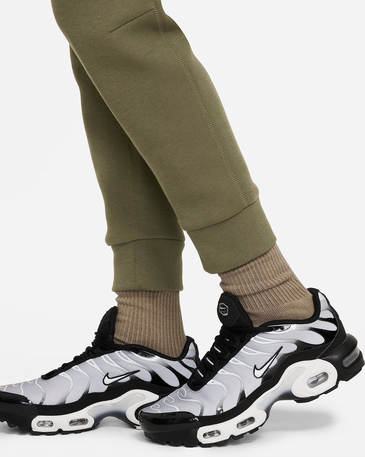 Nike Sportswear Tech Fleece Older Boys' Trousers | Medium Olive