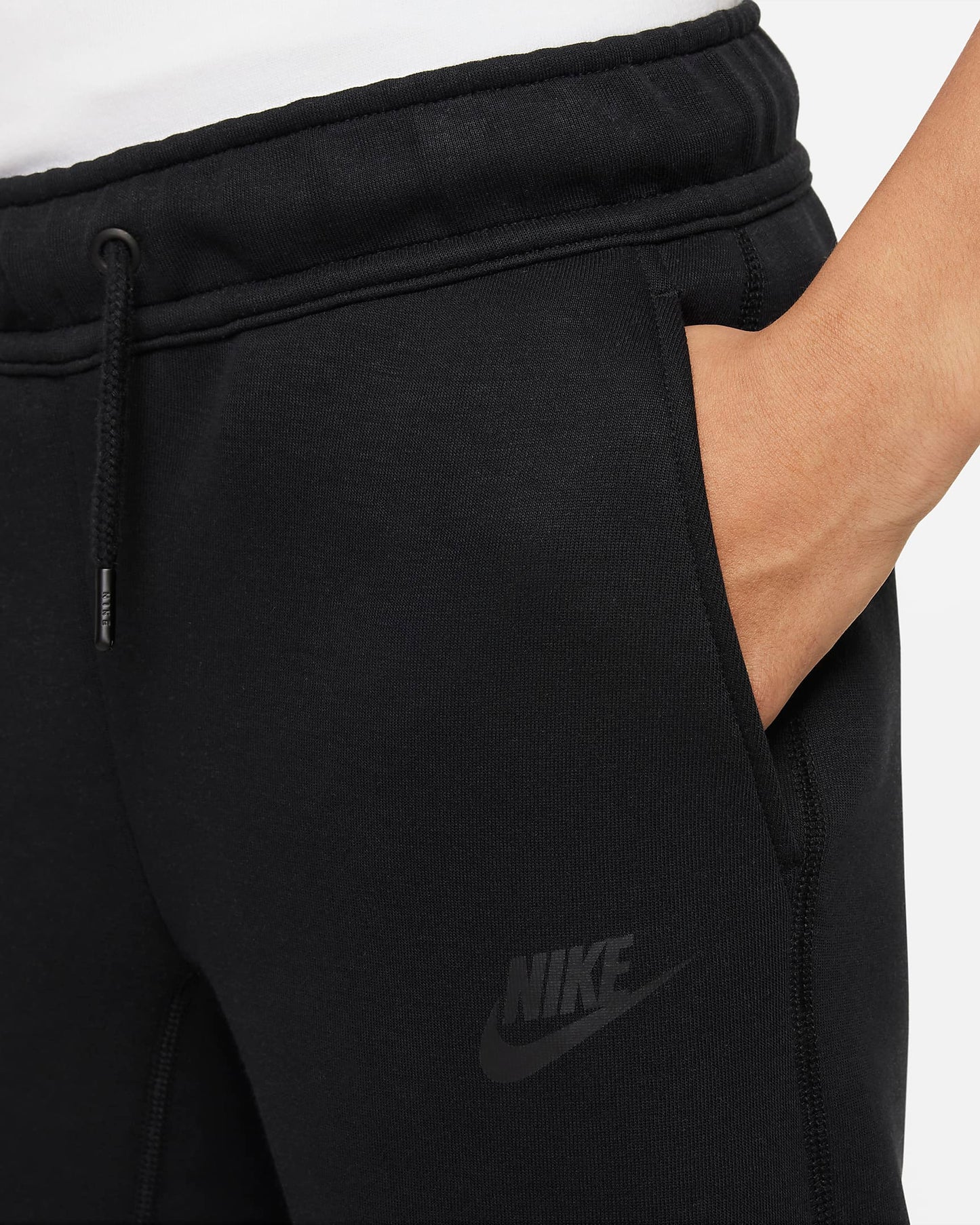 Nike Sportswear Tech Fleece Older Boys' Trousers | Black