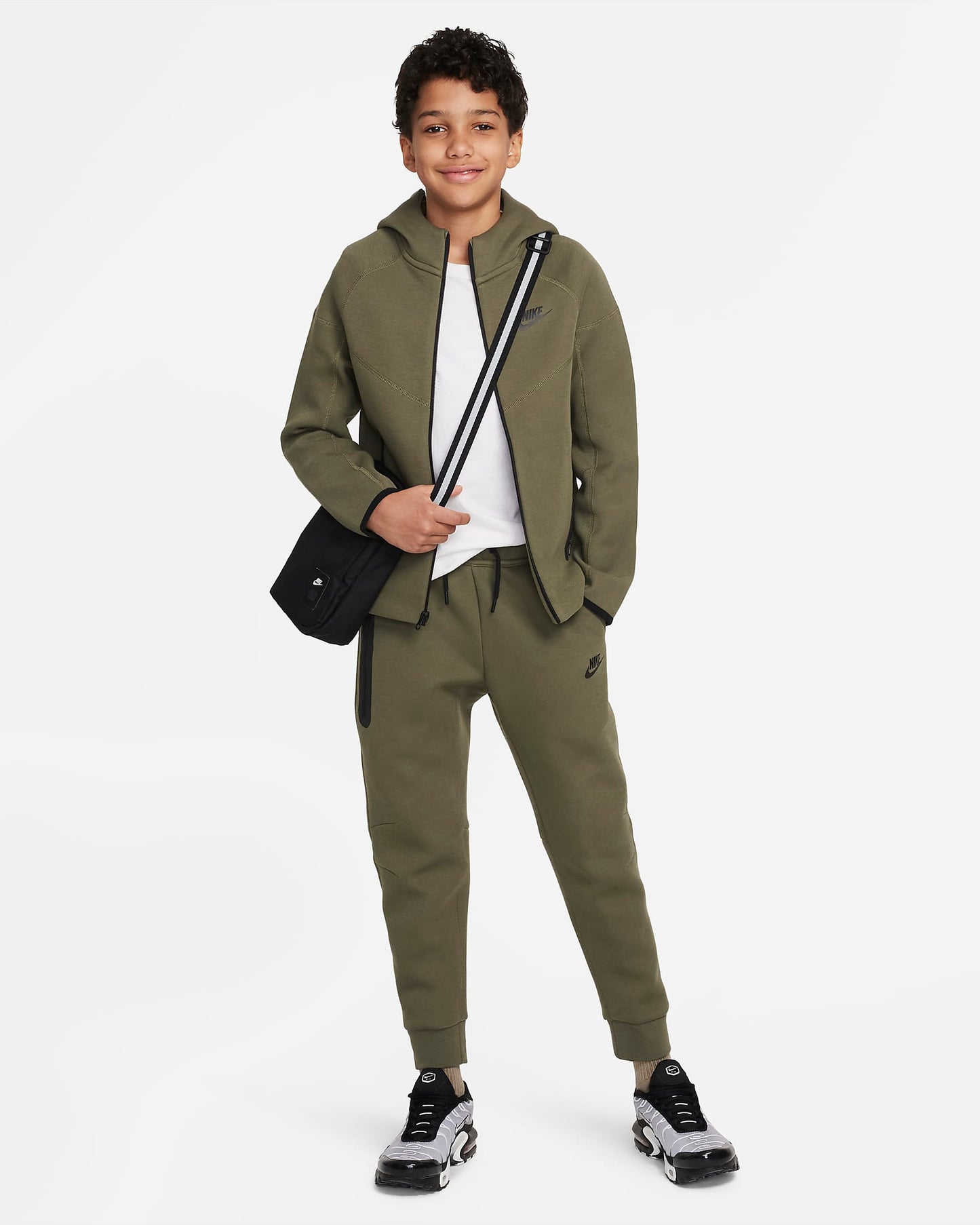 Nike Sportswear Tech Fleece Older Boys' Trousers | Medium Olive