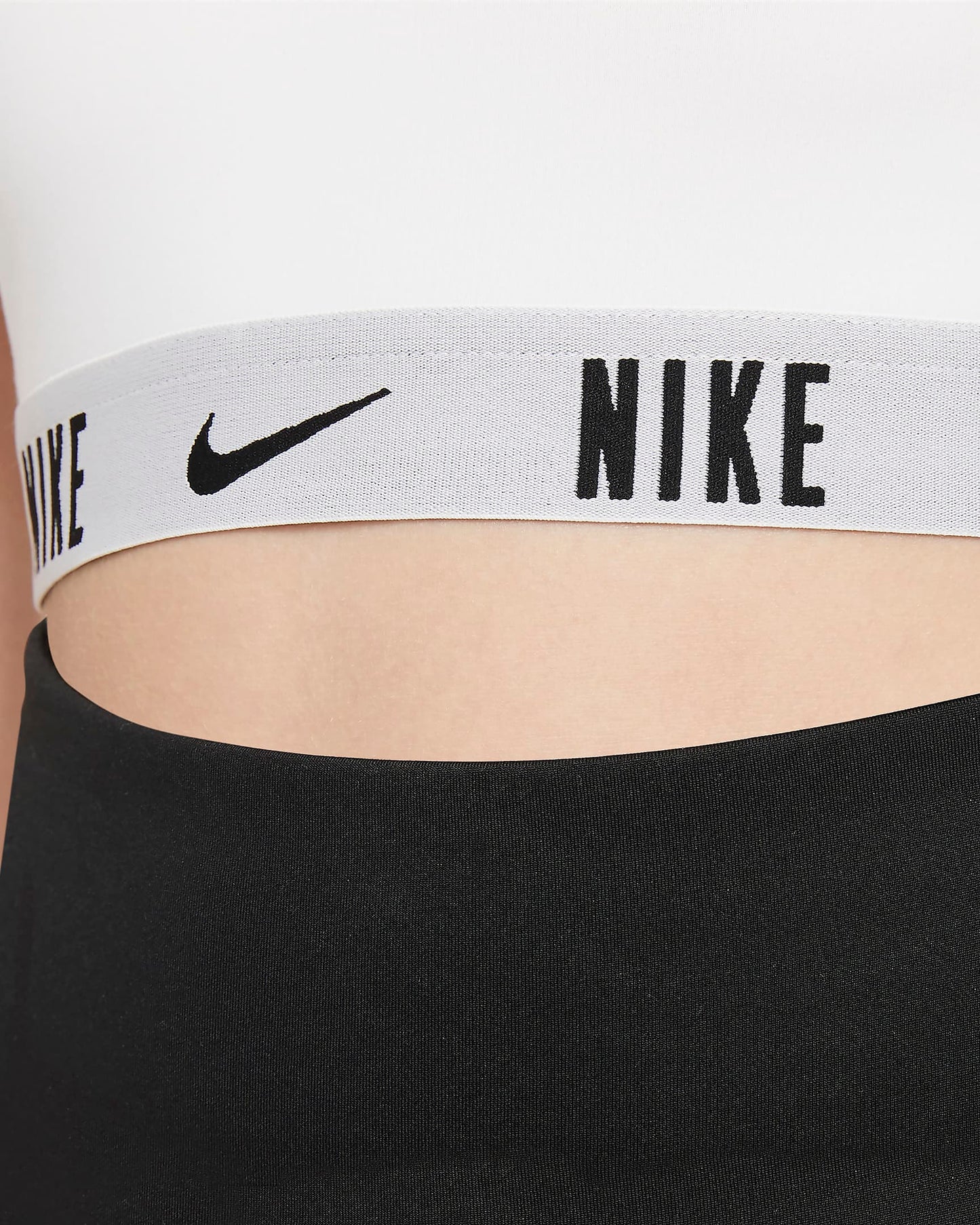 Nike Trophy Older Girls' Sports Bra | White